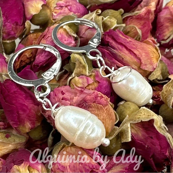 Freshwater pearls minimalist balanced dangle  silver earrings - Picture 1 of 3